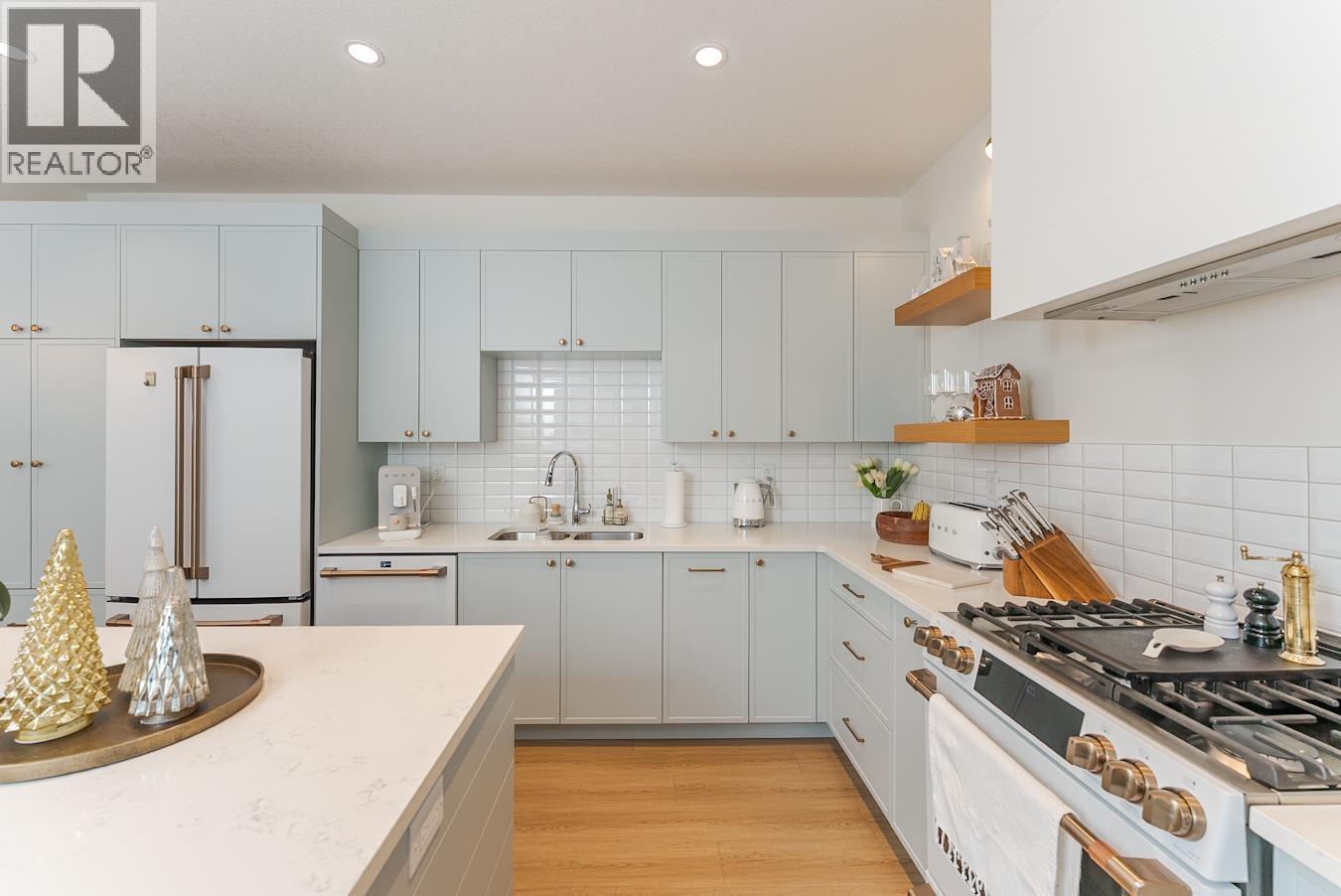 101 4274 22Nd Avenue, Prince George, BC - Indoor Photo Showing Kitchen With Double Sink With Upgraded Kitchen