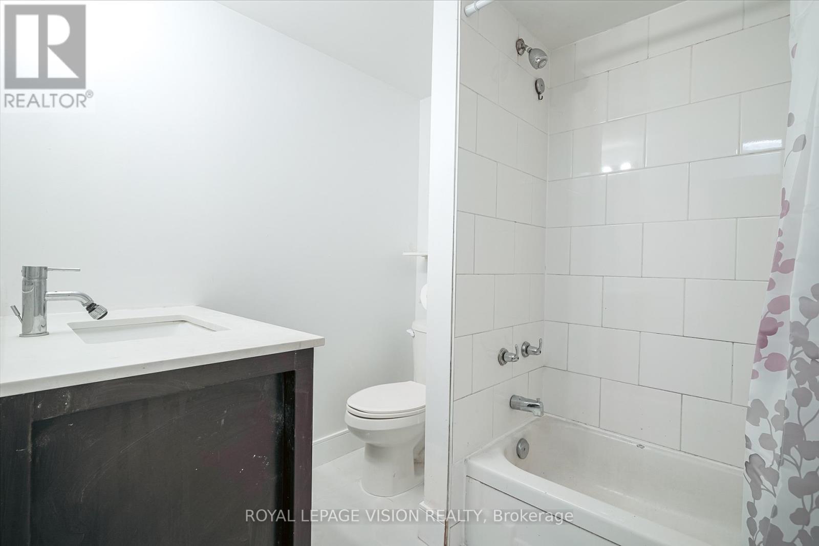 Bsmt - 35 Dowswell Drive, Toronto, ON - Indoor Photo Showing Bathroom