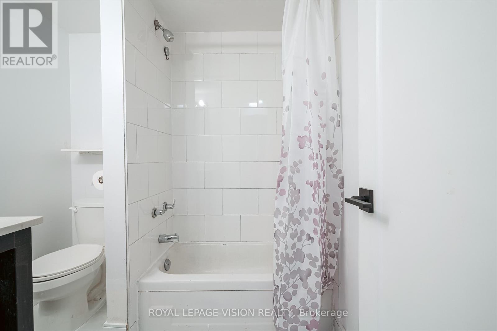 Bsmt - 35 Dowswell Drive, Toronto, ON - Indoor Photo Showing Bathroom