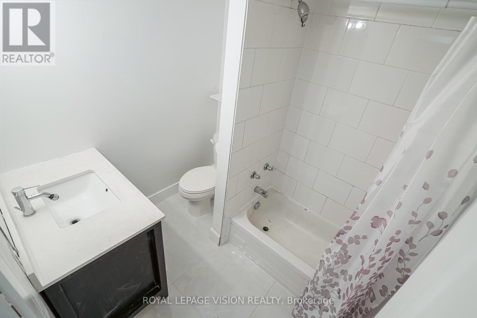 Bsmt - 35 Dowswell Drive, Toronto, ON - Indoor Photo Showing Bathroom