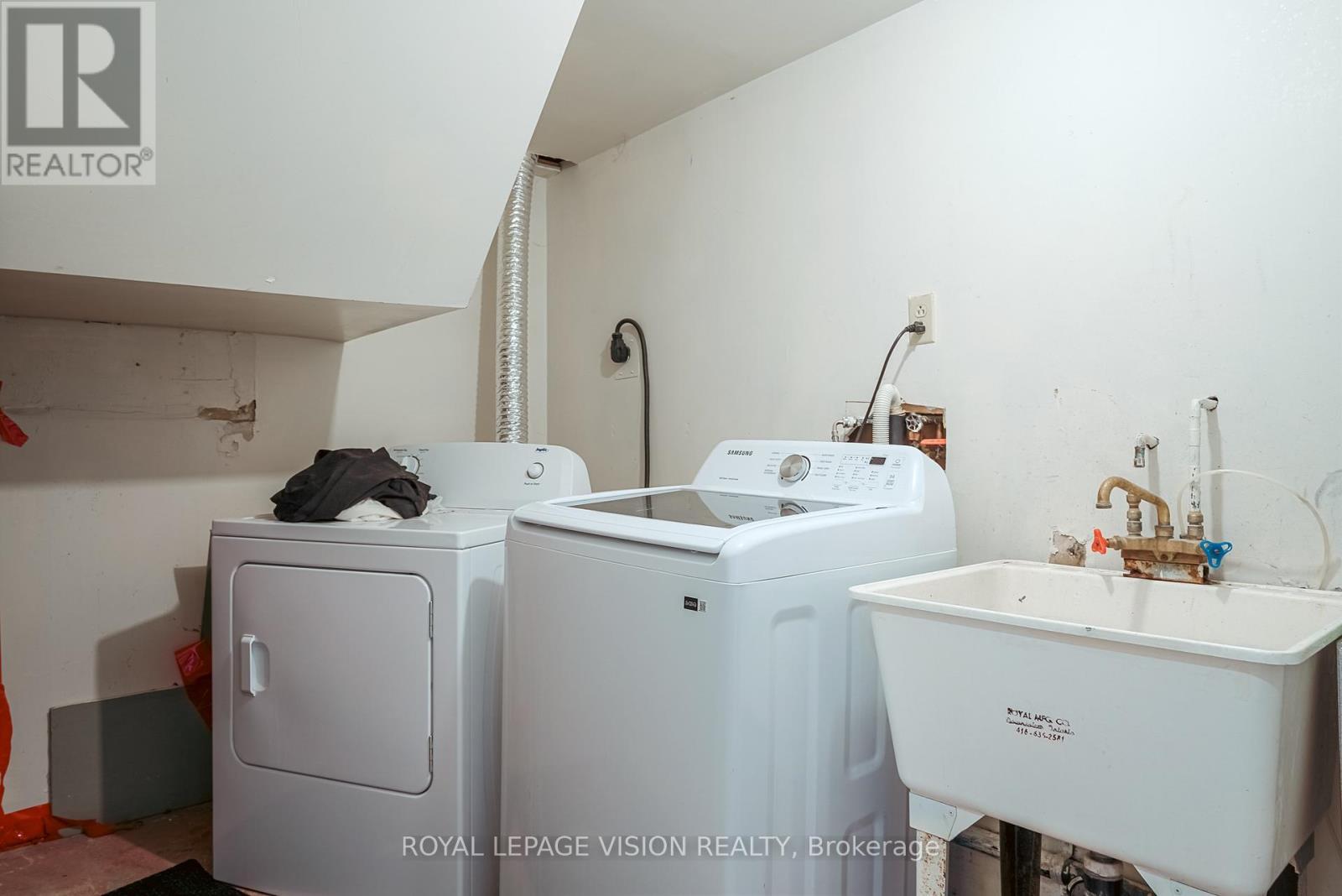 Bsmt - 35 Dowswell Drive, Toronto, ON - Indoor Photo Showing Laundry Room