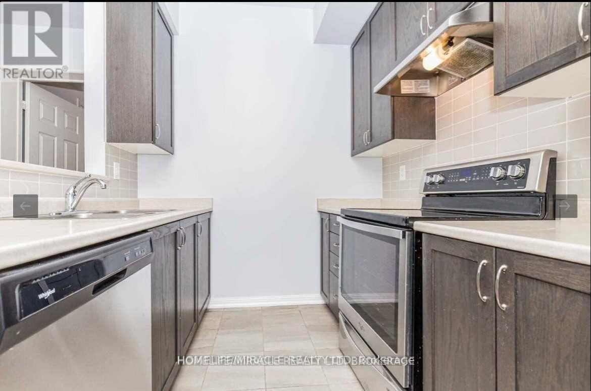 309 - 250 Sunny Meadow Boulevard, Brampton, ON - Indoor Photo Showing Kitchen