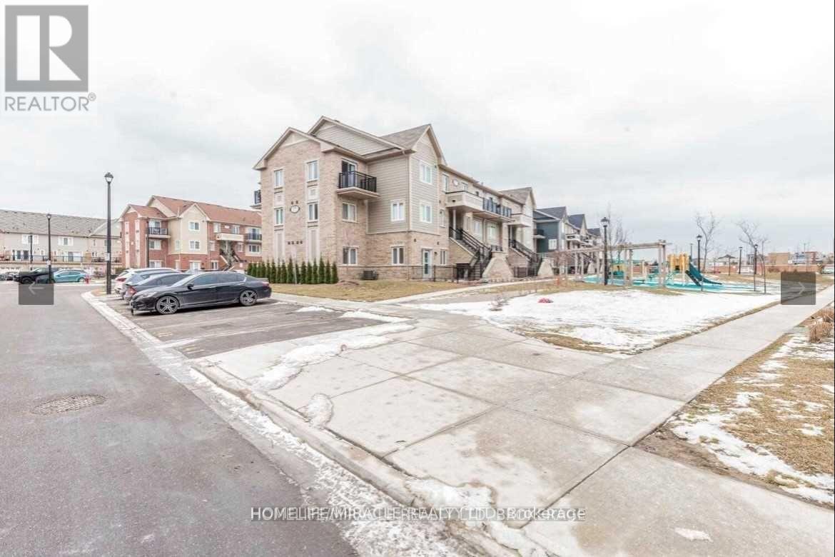 309 - 250 Sunny Meadow Boulevard, Brampton, ON - Outdoor