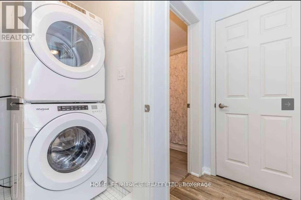 309 - 250 Sunny Meadow Boulevard, Brampton, ON - Indoor Photo Showing Laundry Room
