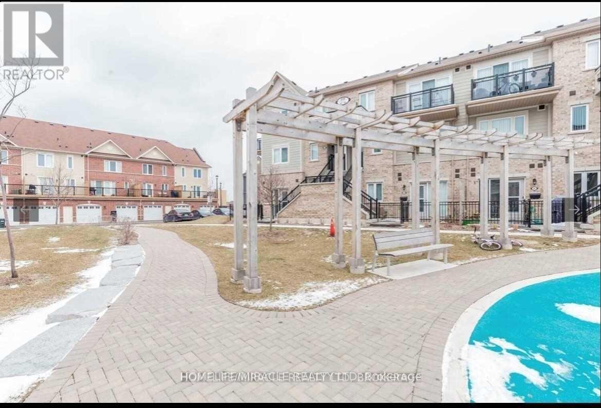 309 - 250 Sunny Meadow Boulevard, Brampton, ON - Outdoor