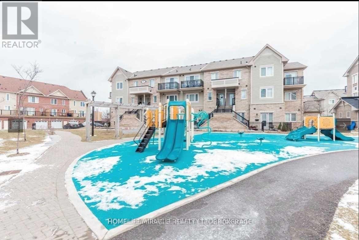309 - 250 Sunny Meadow Boulevard, Brampton, ON - Outdoor