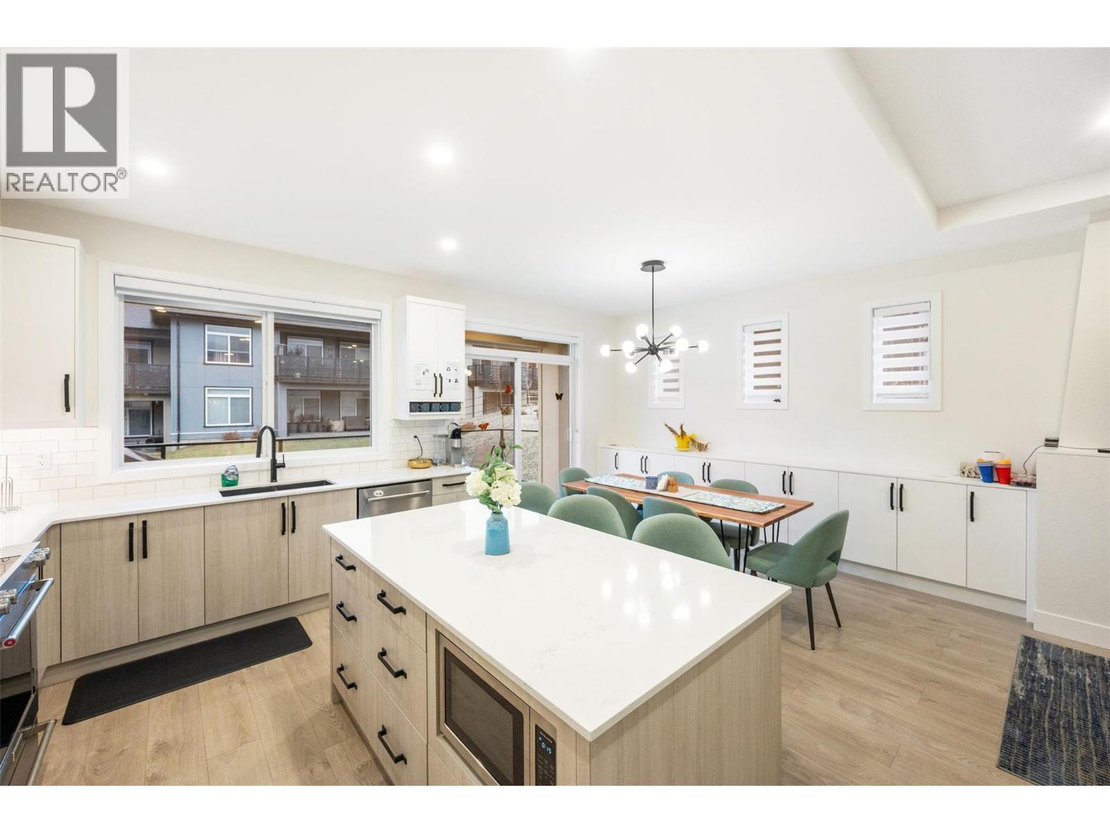 8000 Vedette Drive Unit# 22, Osoyoos, BC - Indoor Photo Showing Kitchen With Upgraded Kitchen