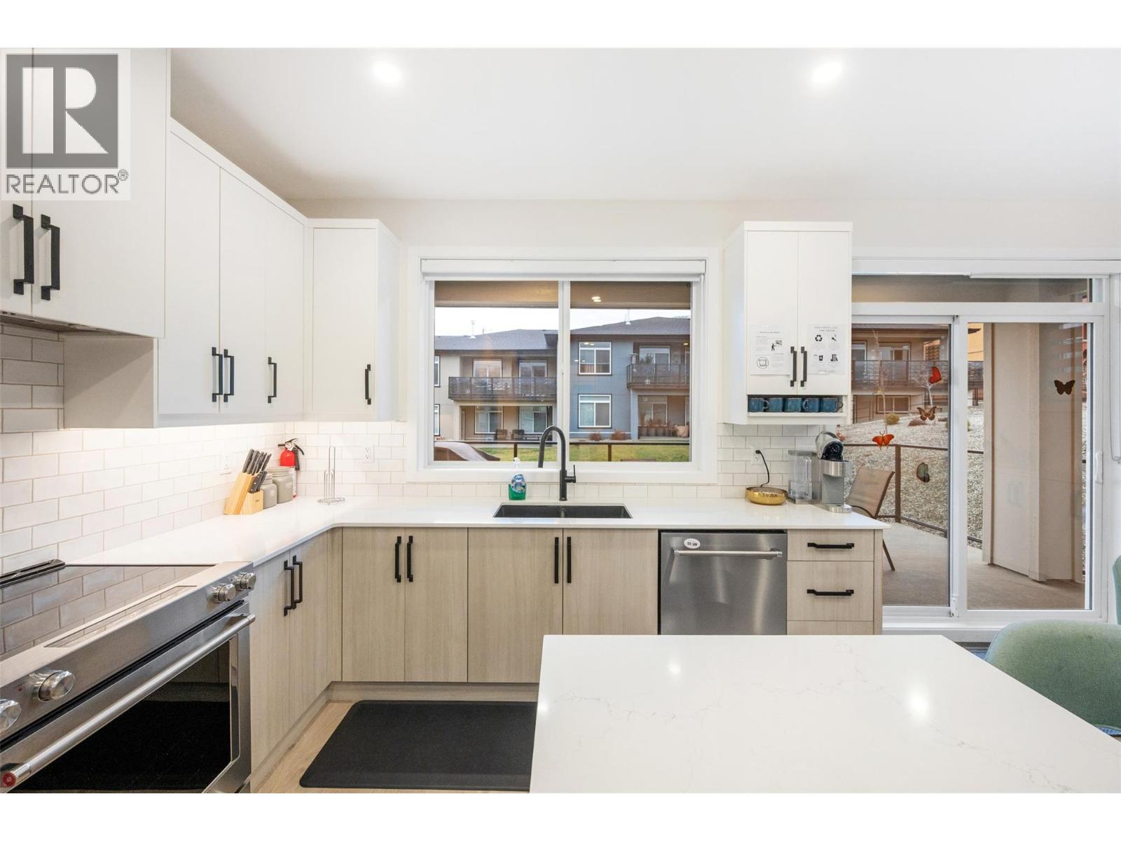 8000 Vedette Drive Unit# 22, Osoyoos, BC - Indoor Photo Showing Kitchen With Upgraded Kitchen