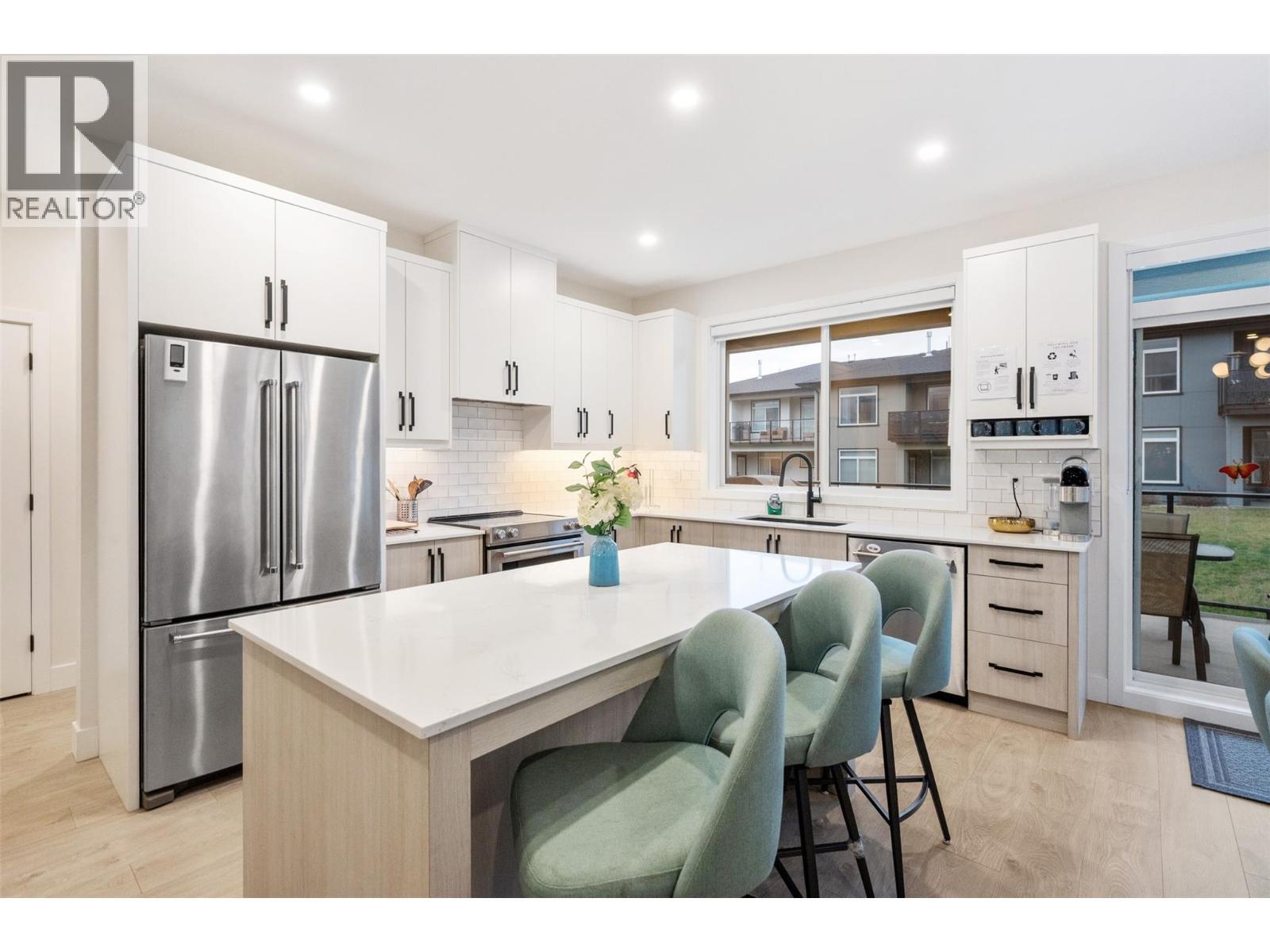 8000 Vedette Drive Unit# 22, Osoyoos, BC - Indoor Photo Showing Kitchen With Upgraded Kitchen