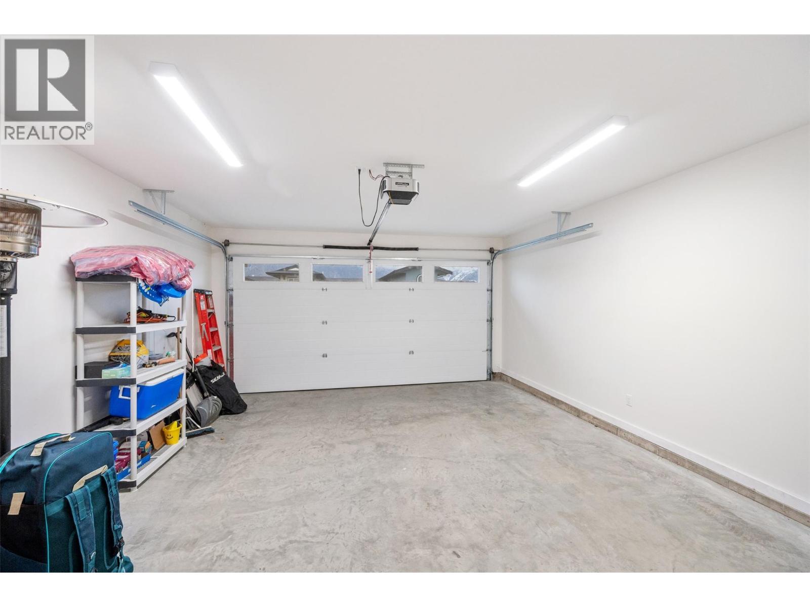 8000 Vedette Drive Unit# 22, Osoyoos, BC - Indoor Photo Showing Garage