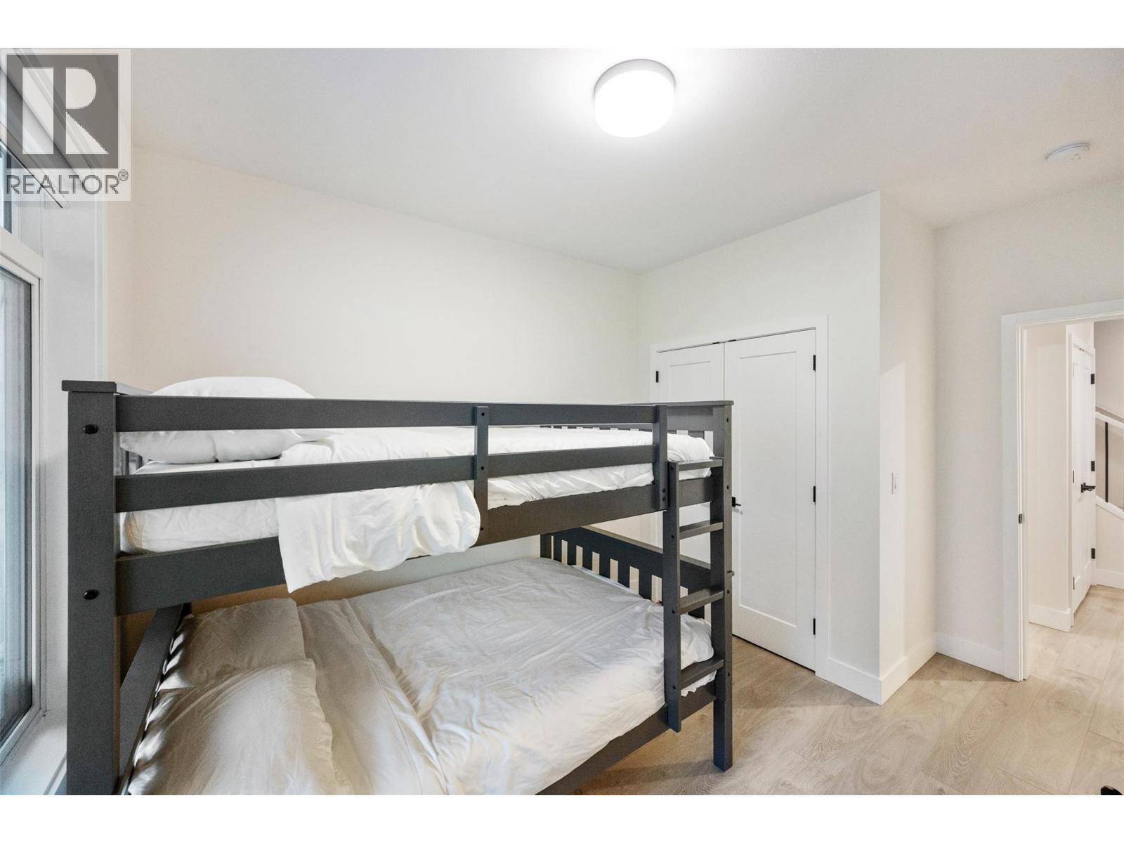 8000 Vedette Drive Unit# 22, Osoyoos, BC - Indoor Photo Showing Bedroom