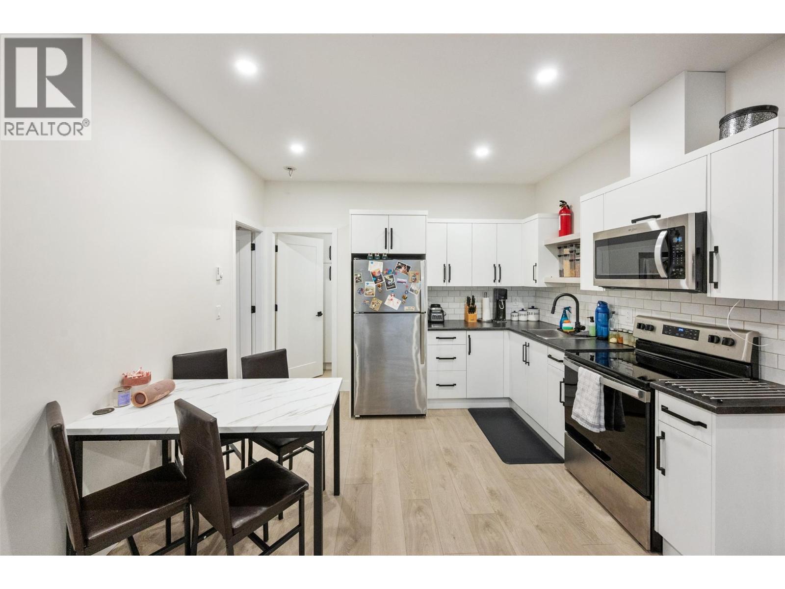 8000 Vedette Drive Unit# 22, Osoyoos, BC - Indoor Photo Showing Kitchen