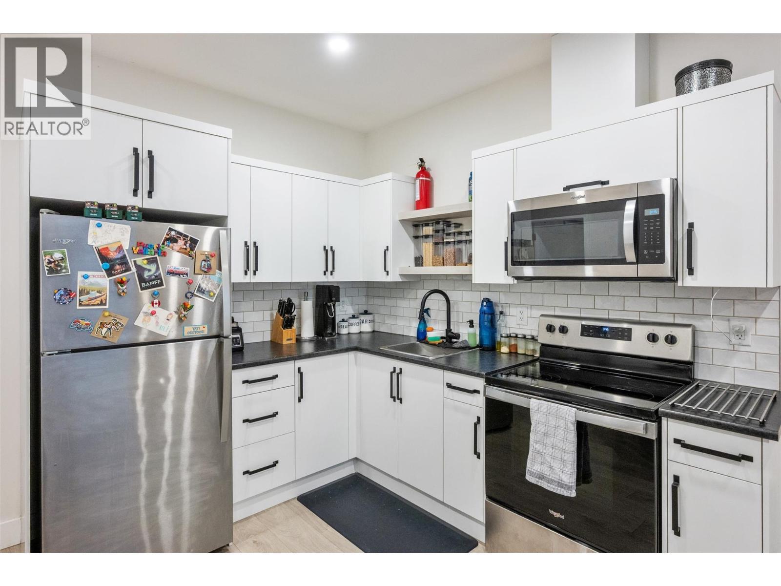 8000 Vedette Drive Unit# 22, Osoyoos, BC - Indoor Photo Showing Kitchen With Upgraded Kitchen