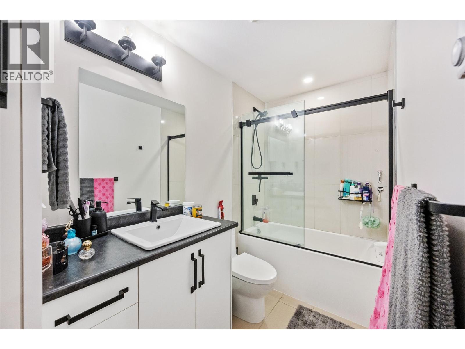 8000 Vedette Drive Unit# 22, Osoyoos, BC - Indoor Photo Showing Bathroom