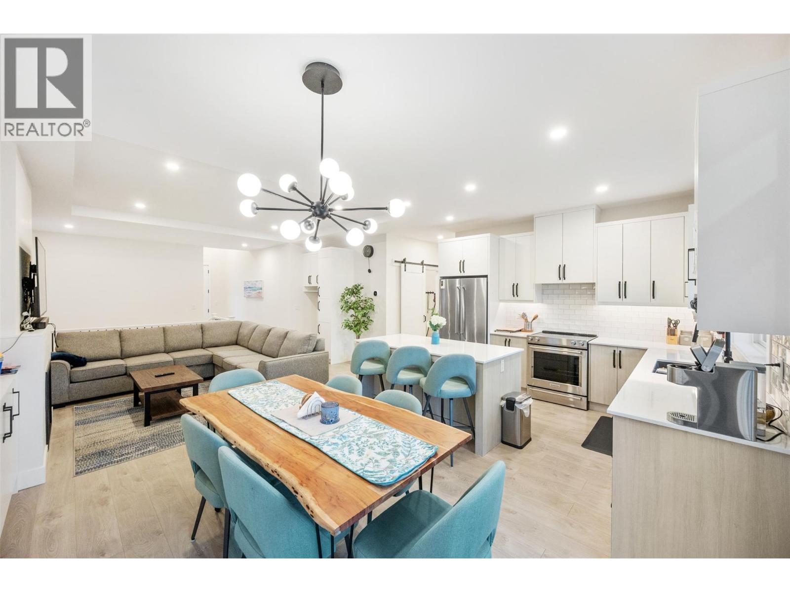 8000 Vedette Drive Unit# 22, Osoyoos, BC - Indoor Photo Showing Kitchen With Upgraded Kitchen