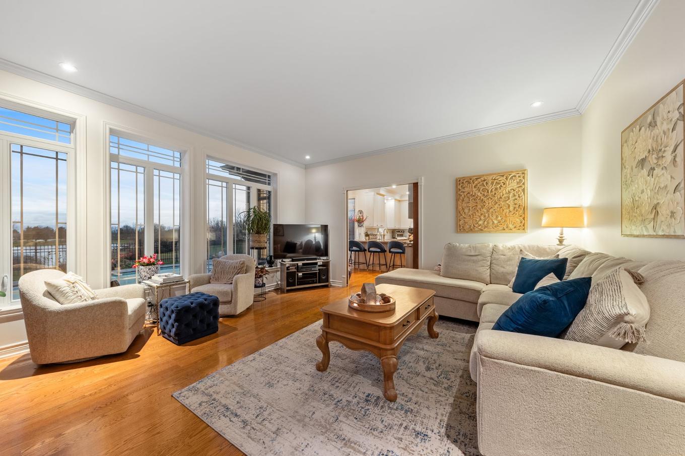 Salon - 574 Rue Des Fortifications, Saint-Jean-Sur-Richelieu, QC - Indoor Photo Showing Living Room