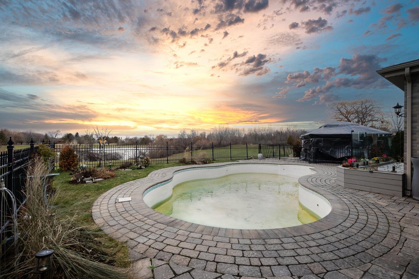 Cour - 574 Rue Des Fortifications, Saint-Jean-Sur-Richelieu, QC - Outdoor With View