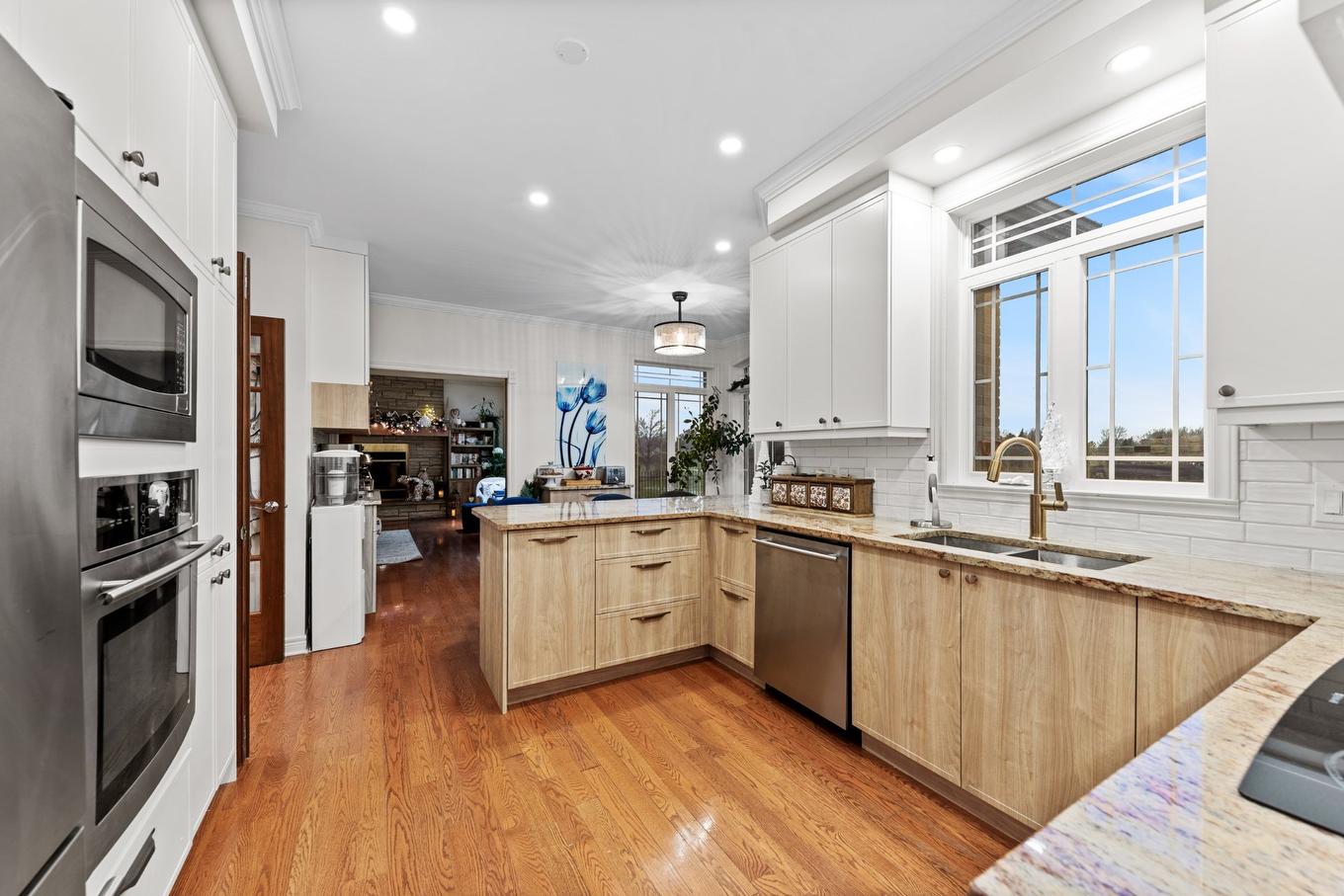 Cuisine - 574 Rue Des Fortifications, Saint-Jean-Sur-Richelieu, QC - Indoor Photo Showing Kitchen With Double Sink
