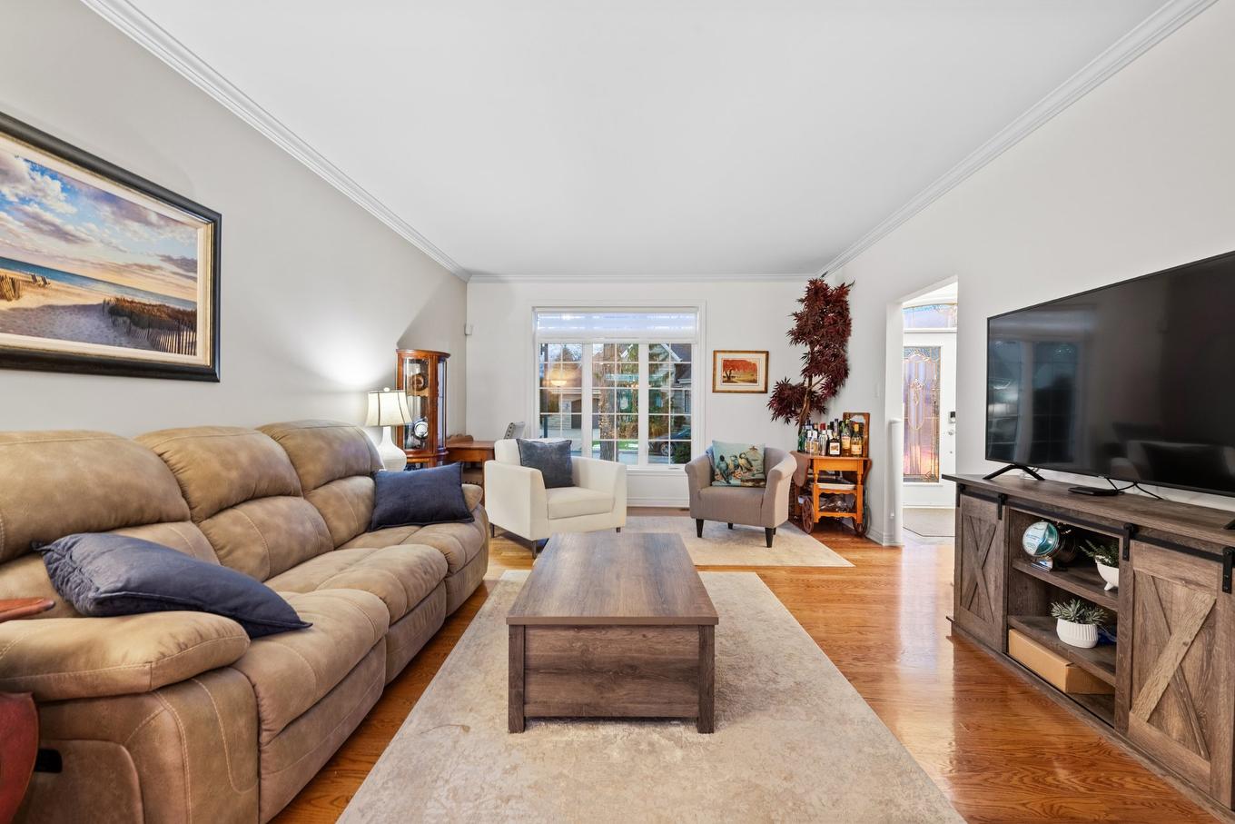 Salon - 574 Rue Des Fortifications, Saint-Jean-Sur-Richelieu, QC - Indoor Photo Showing Living Room