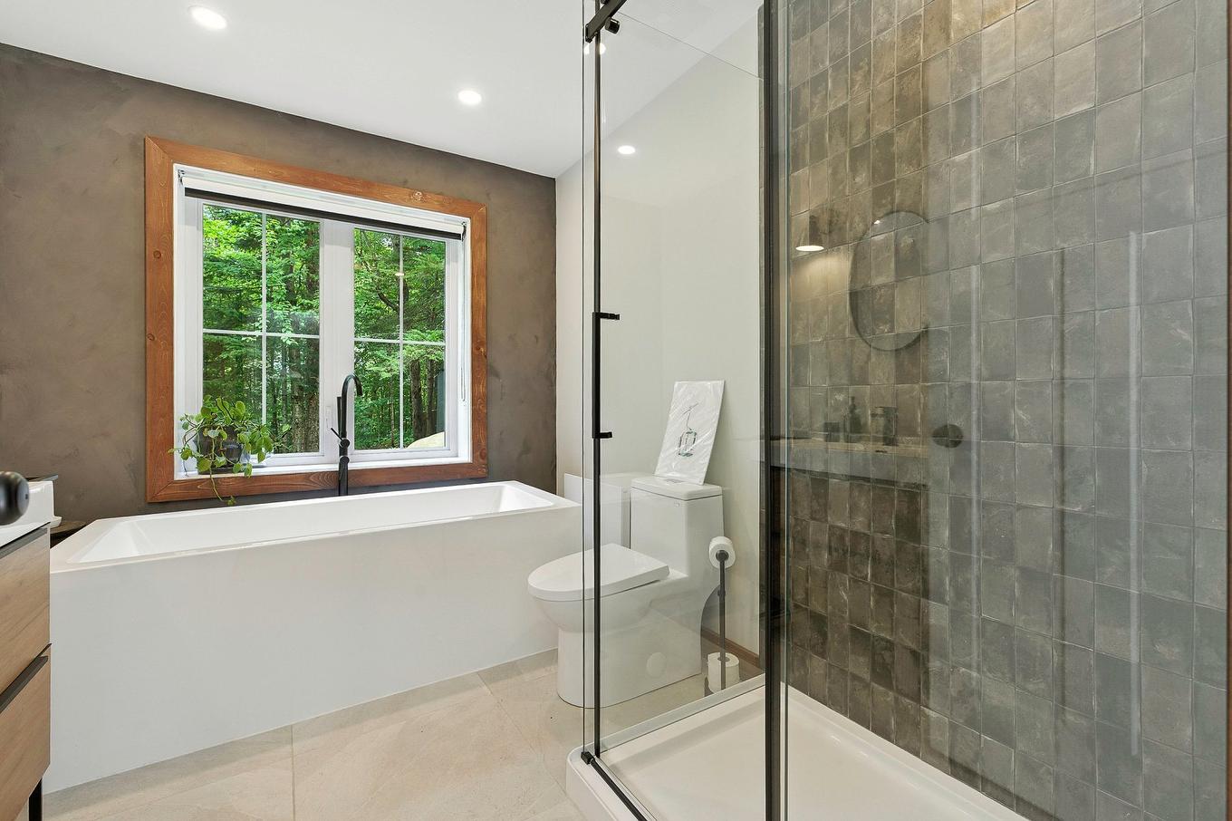 Bathroom - 3902 Ch. Paiement, Sainte-Agathe-Des-Monts, QC - Indoor Photo Showing Bathroom