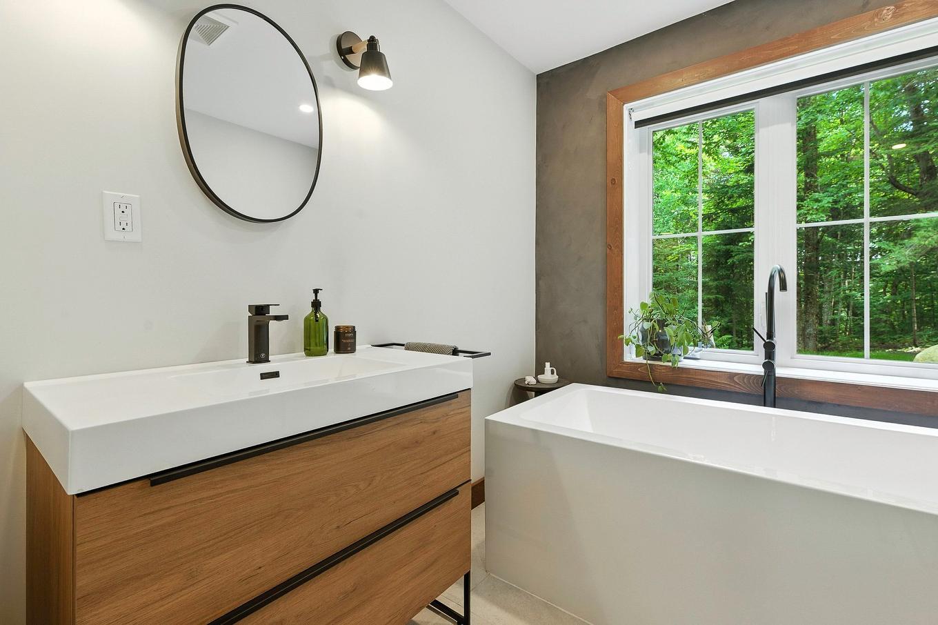 Bathroom - 3902 Ch. Paiement, Sainte-Agathe-Des-Monts, QC - Indoor