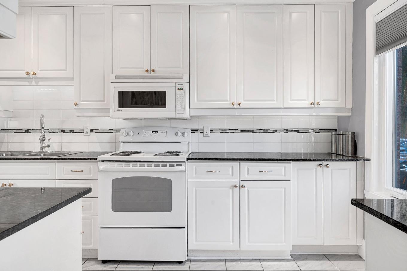 Cuisine - 468 Rue De La Chesnaye, Terrebonne (Lachenaie), QC - Indoor Photo Showing Kitchen With Double Sink