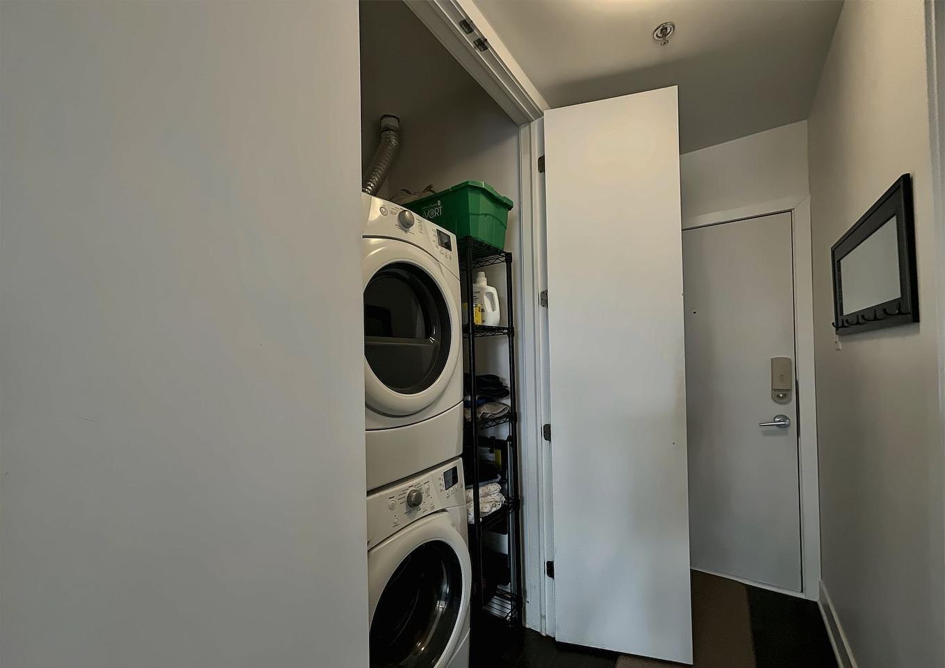 Salle de lavage - 405-2335 Av. Bennett, Montréal (Mercier/Hochelaga-Maisonneuve), QC - Indoor Photo Showing Laundry Room