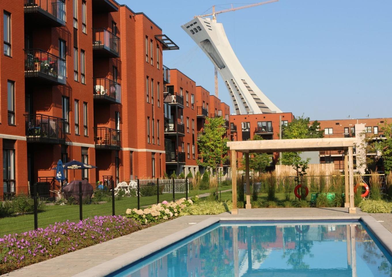 Piscine - 405-2335 Av. Bennett, Montréal (Mercier/Hochelaga-Maisonneuve), QC - Outdoor With In Ground Pool