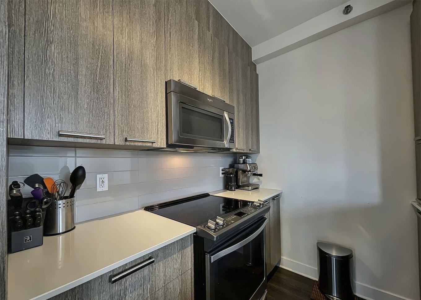 Cuisine - 405-2335 Av. Bennett, Montréal (Mercier/Hochelaga-Maisonneuve), QC - Indoor Photo Showing Kitchen