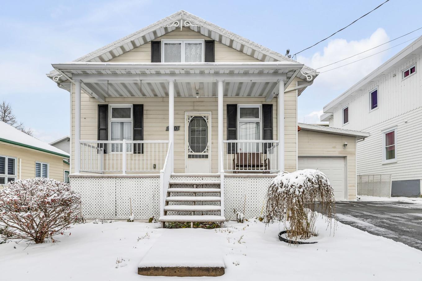 Façade - 470 Rue Du Christ-Roi, Lévis (Desjardins), QC - Outdoor With Deck Patio Veranda With Facade