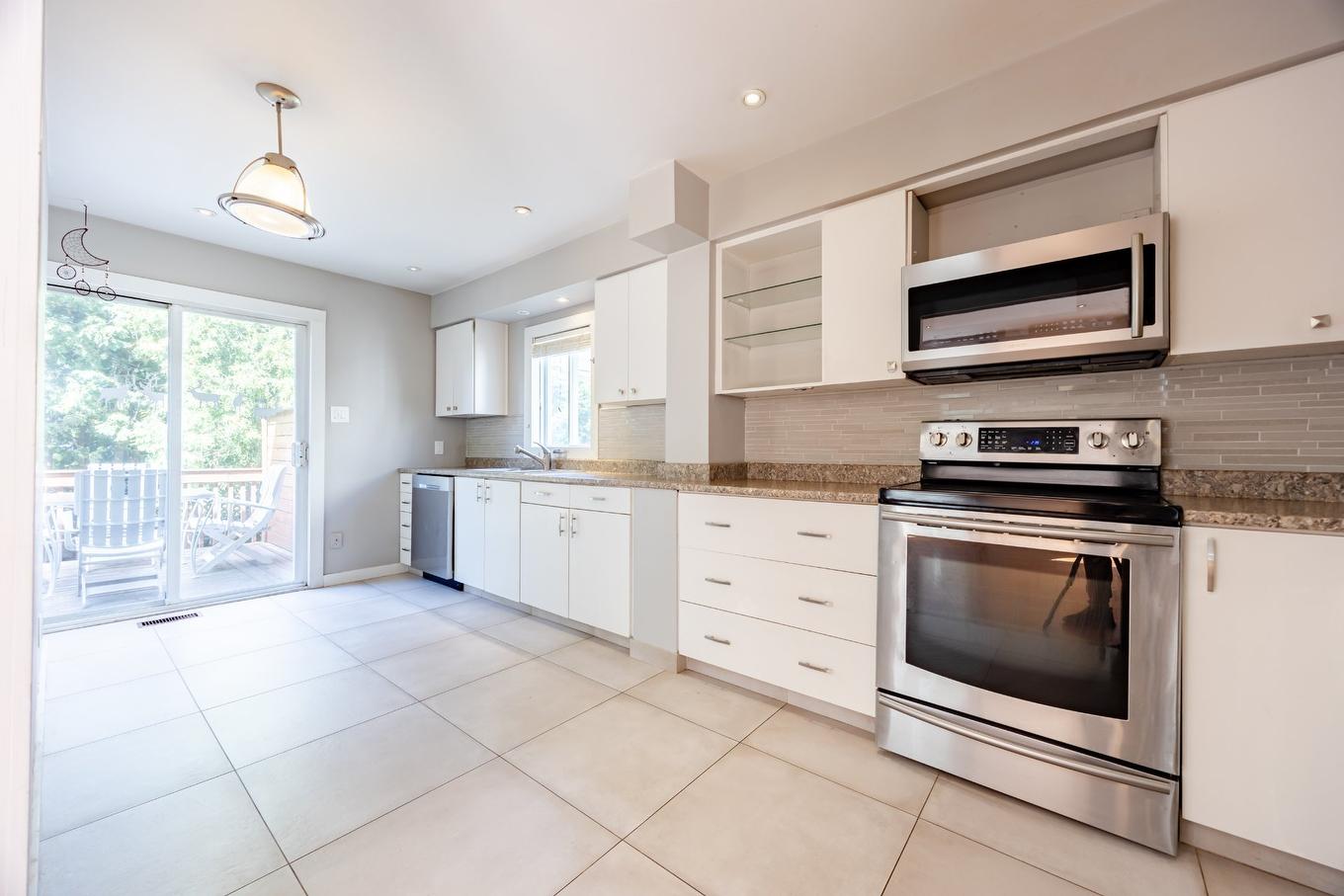 Kitchen - 279 Av. St-Louis, Pointe-Claire, QC - Indoor Photo Showing Kitchen