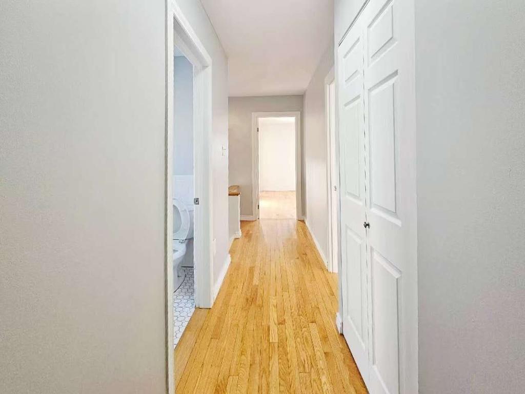 Passageway - 279 Av. St-Louis, Pointe-Claire, QC - Indoor Photo Showing Other Room