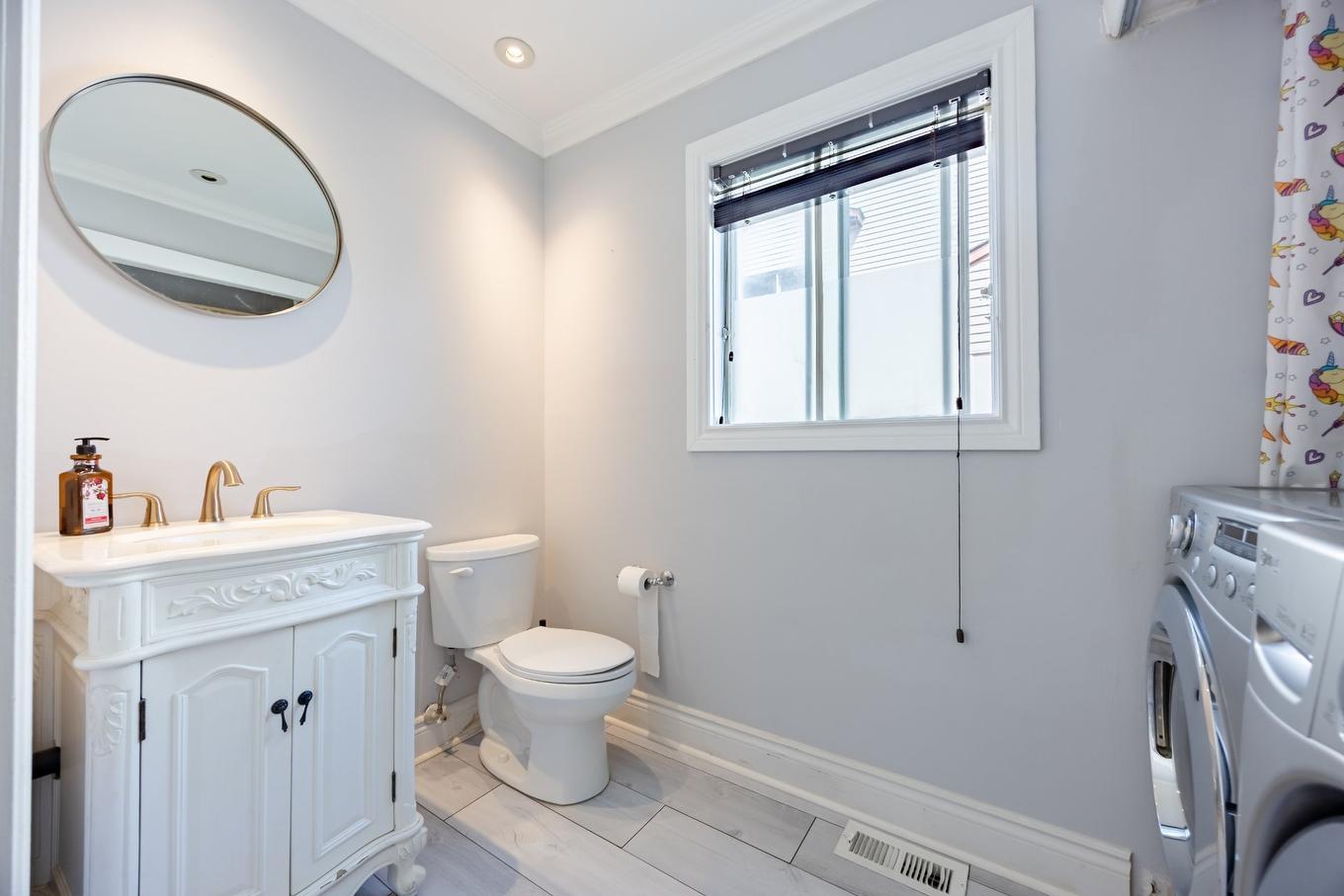 Powder room - 279 Av. St-Louis, Pointe-Claire, QC - Indoor Photo Showing Laundry Room