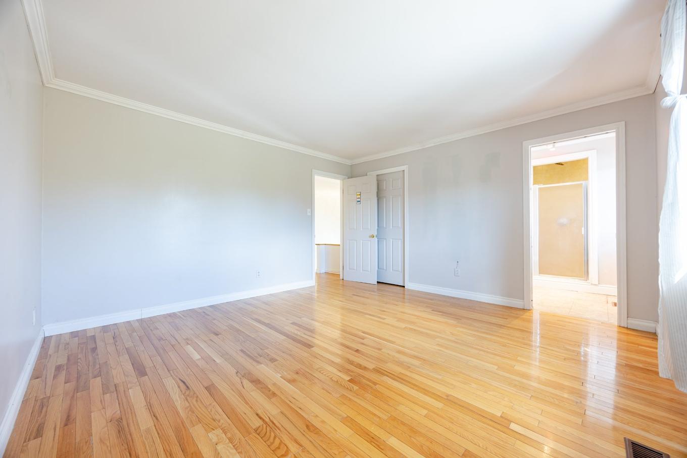 Primary bedroom - 279 Av. St-Louis, Pointe-Claire, QC - Indoor Photo Showing Other Room