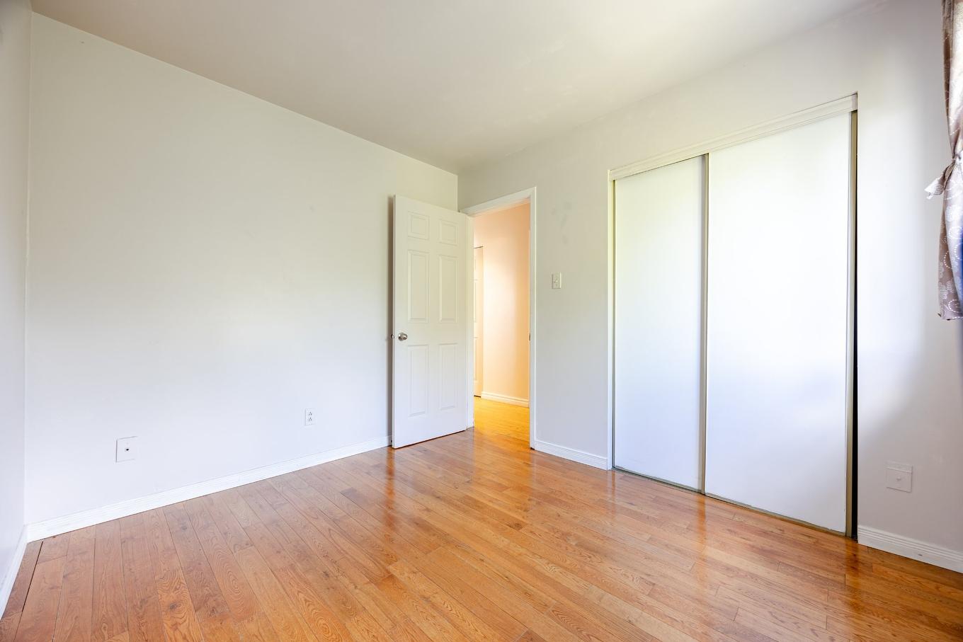 Bedroom - 279 Av. St-Louis, Pointe-Claire, QC - Indoor Photo Showing Other Room