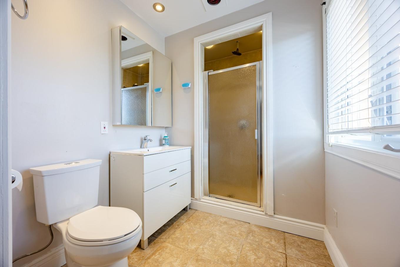 Bathroom - 279 Av. St-Louis, Pointe-Claire, QC - Indoor Photo Showing Bathroom