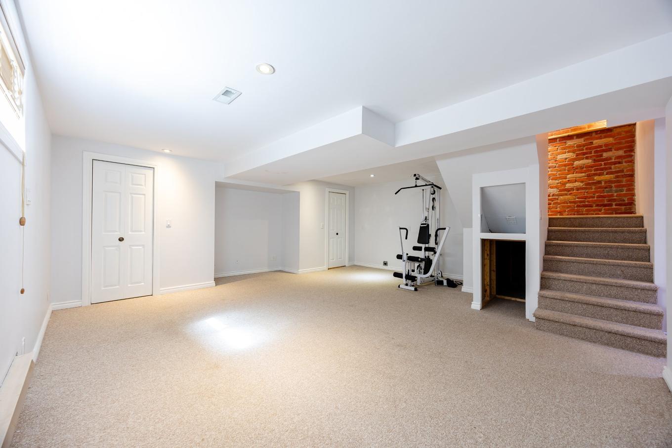 Basement - 279 Av. St-Louis, Pointe-Claire, QC - Indoor Photo Showing Other Room