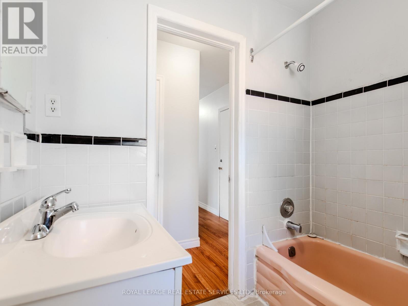 #2 - 20 Park Boulevard, Toronto, ON - Indoor Photo Showing Bathroom