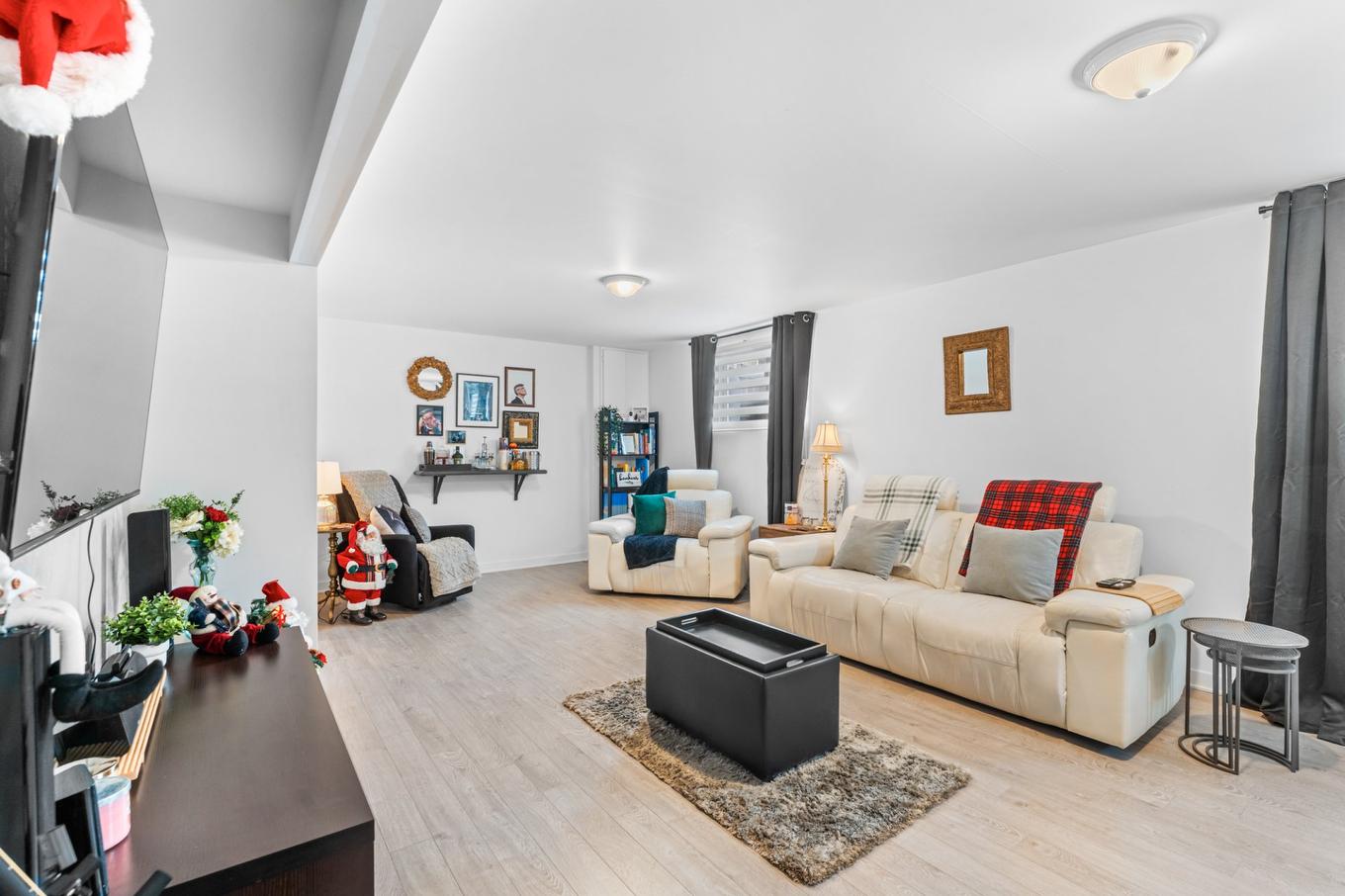 Salon - 213 Rue De Venise, Saint-Lin/Laurentides, QC - Indoor Photo Showing Living Room