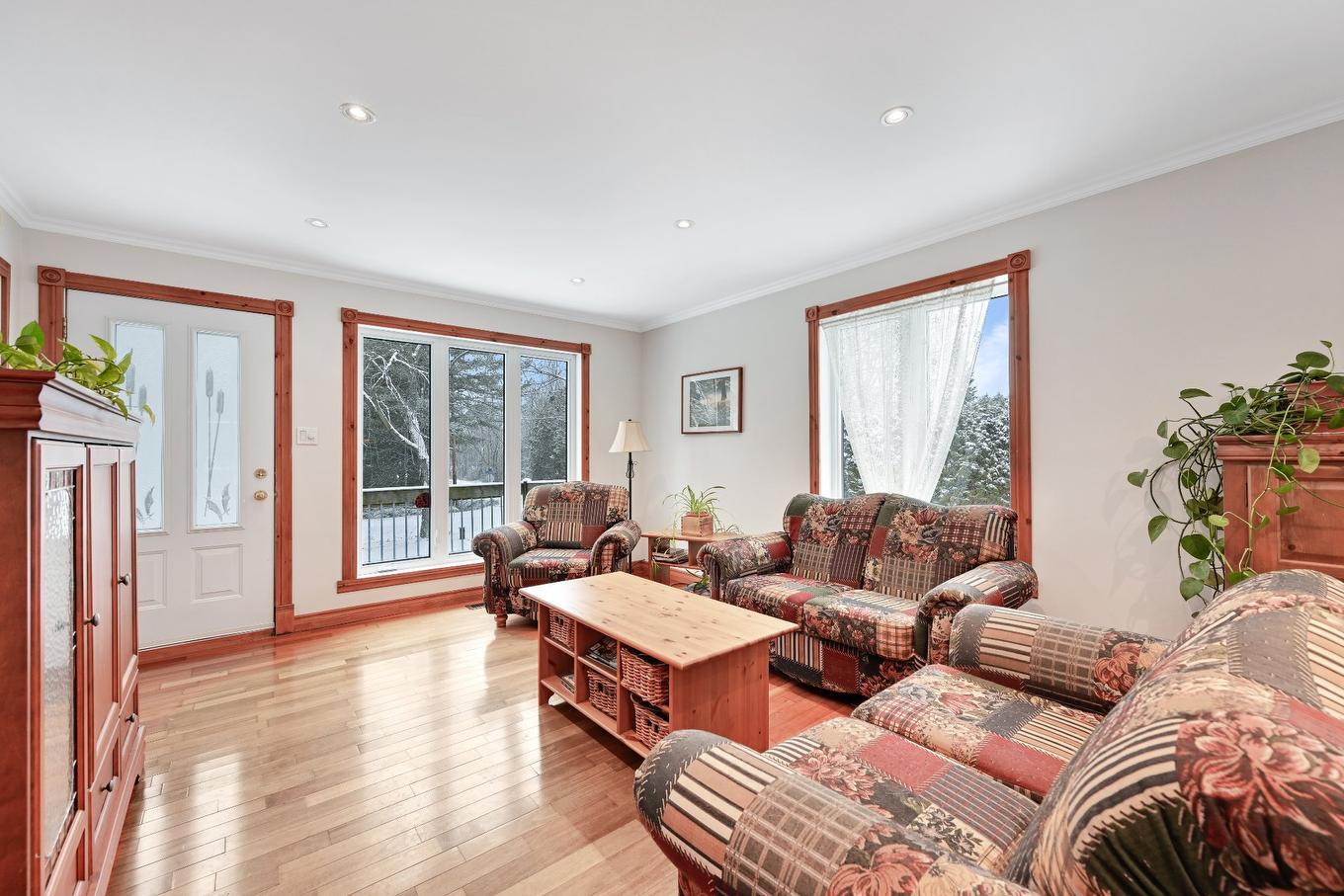 Living room - 319 23E Avenue E., Venise-En-Québec, QC - Indoor Photo Showing Living Room