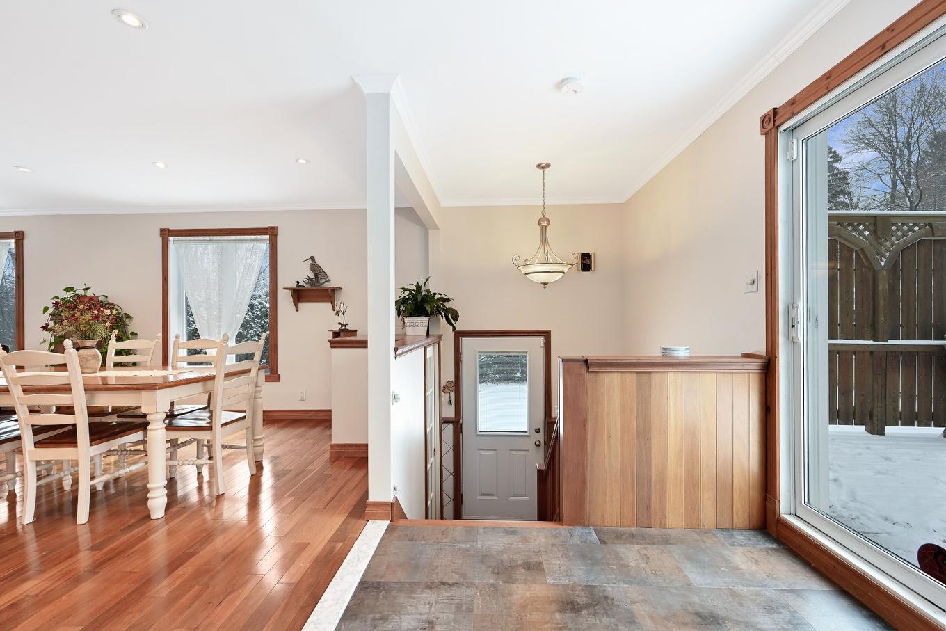 Hall - 319 23E Avenue E., Venise-En-Québec, QC - Indoor Photo Showing Dining Room