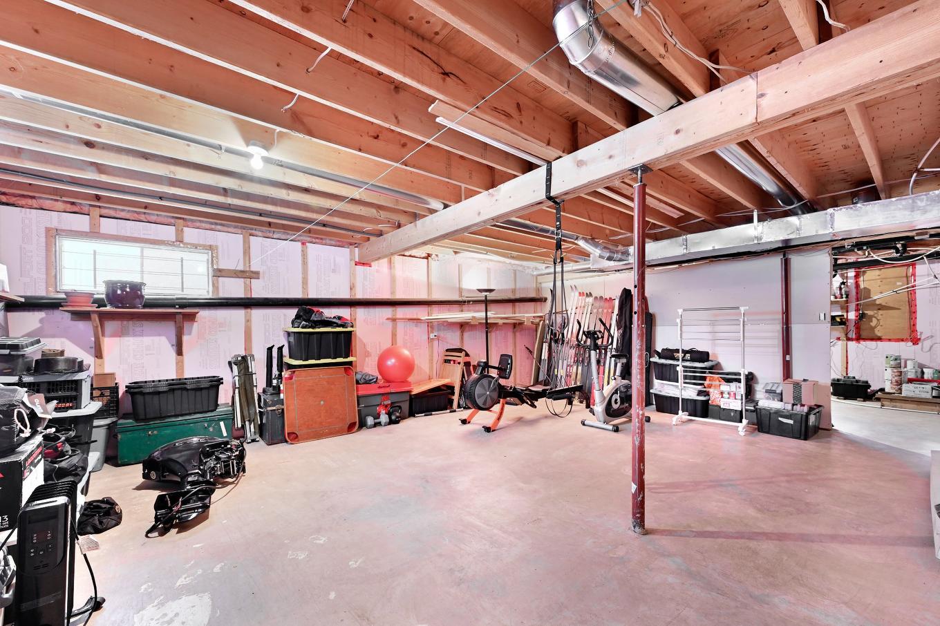 Workshop - 319 23E Avenue E., Venise-En-Québec, QC - Indoor Photo Showing Basement