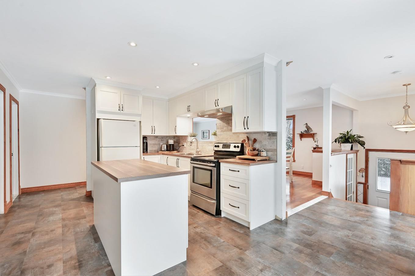 Kitchen - 319 23E Avenue E., Venise-En-Québec, QC - Indoor Photo Showing Kitchen