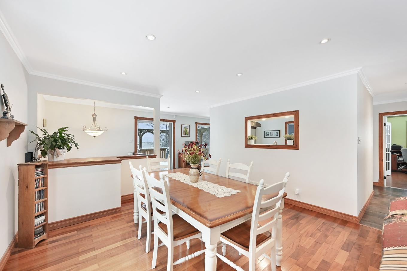 Hall - 319 23E Avenue E., Venise-En-Québec, QC - Indoor Photo Showing Dining Room