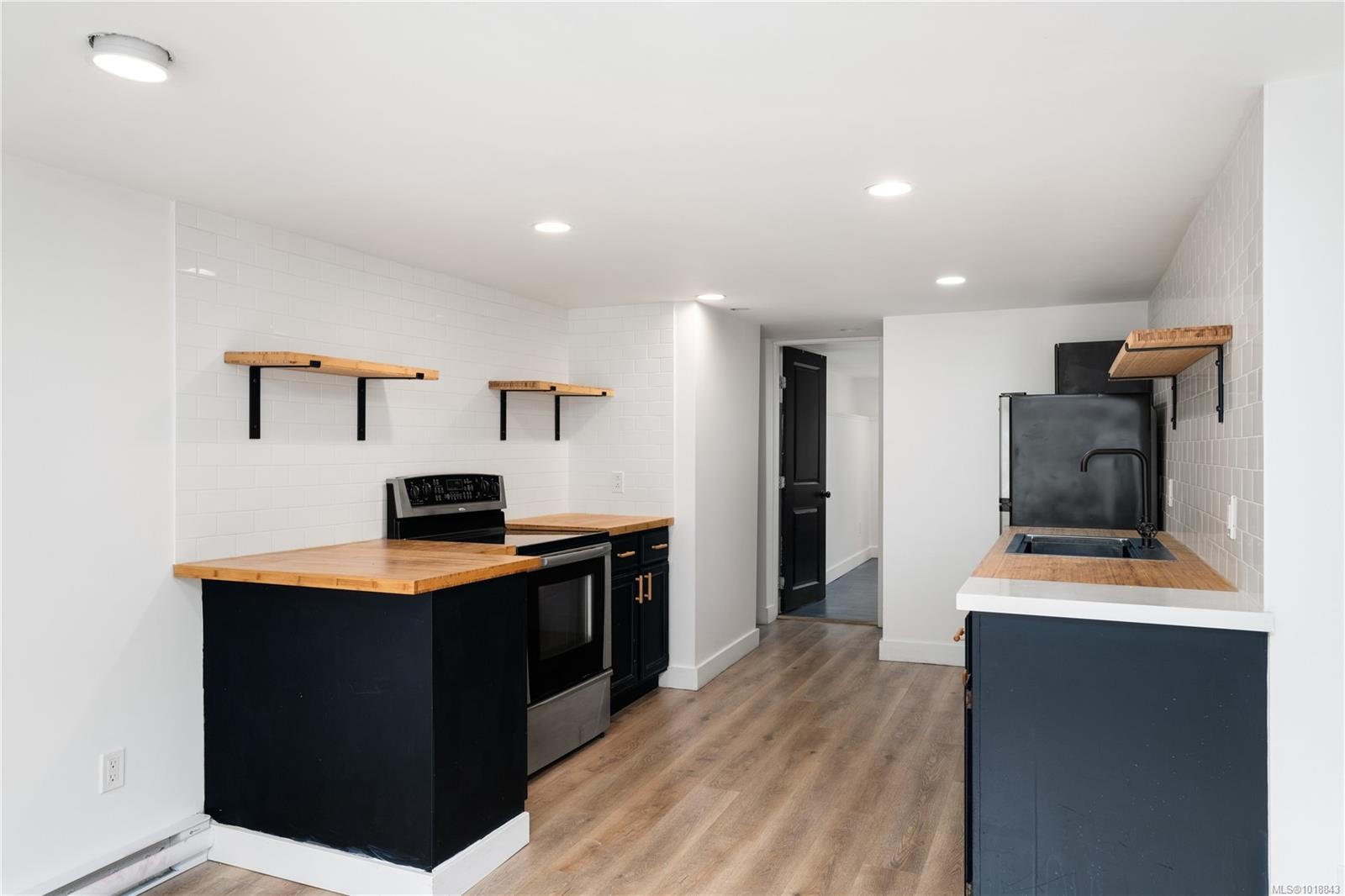 1170 Munro St, Esquimalt, BC