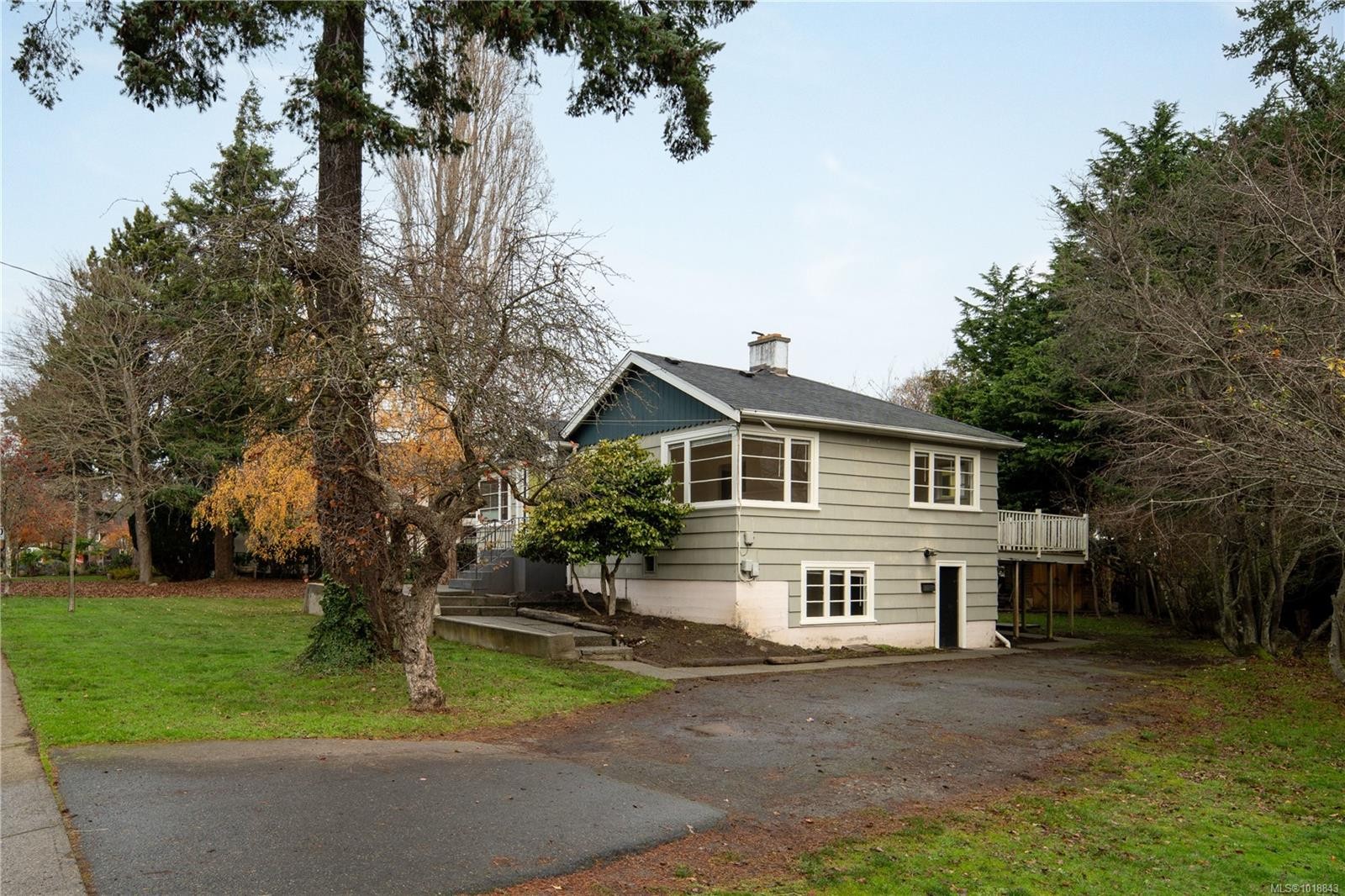 1170 Munro St, Esquimalt, BC