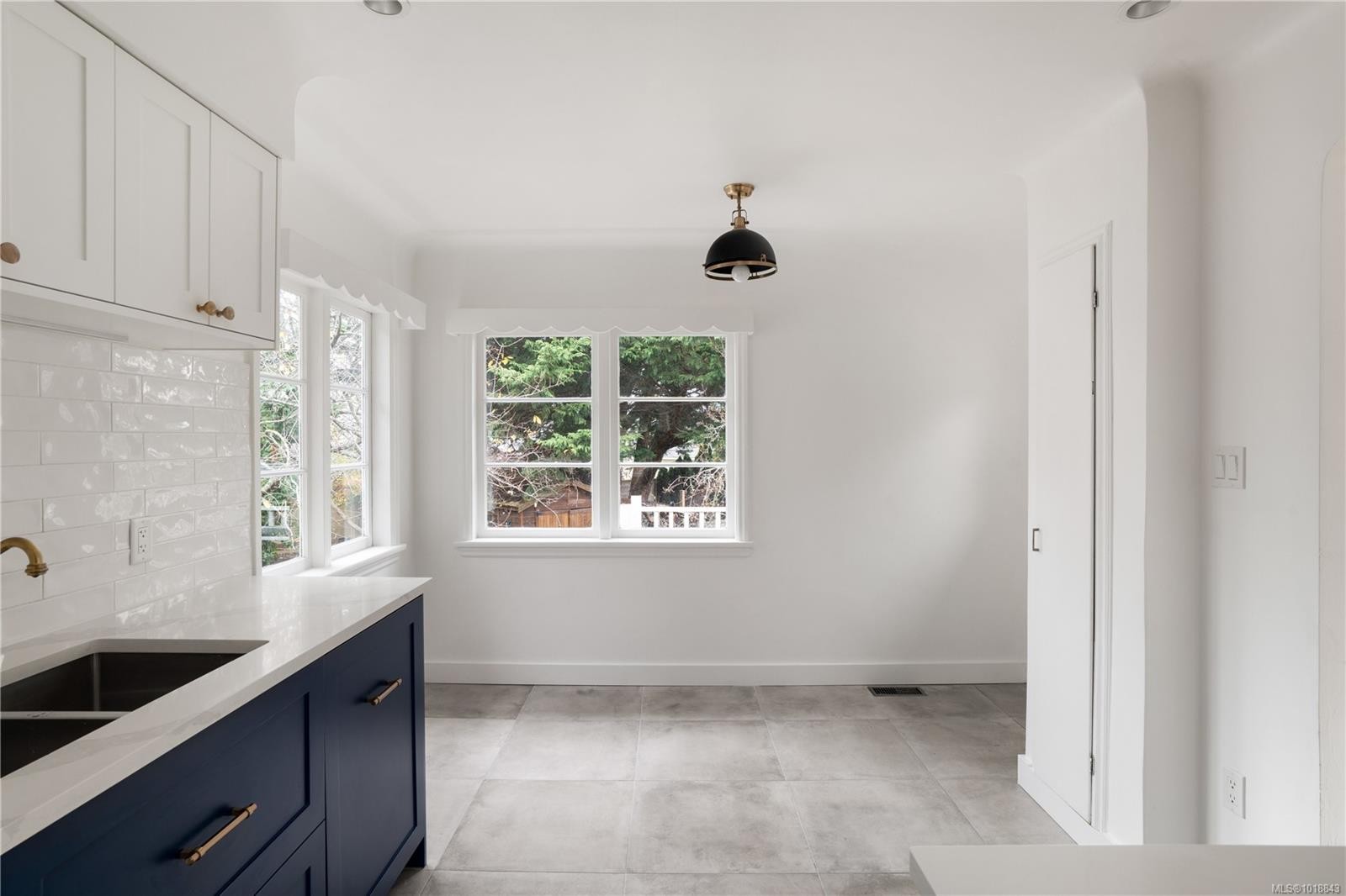 1170 Munro St, Esquimalt, BC