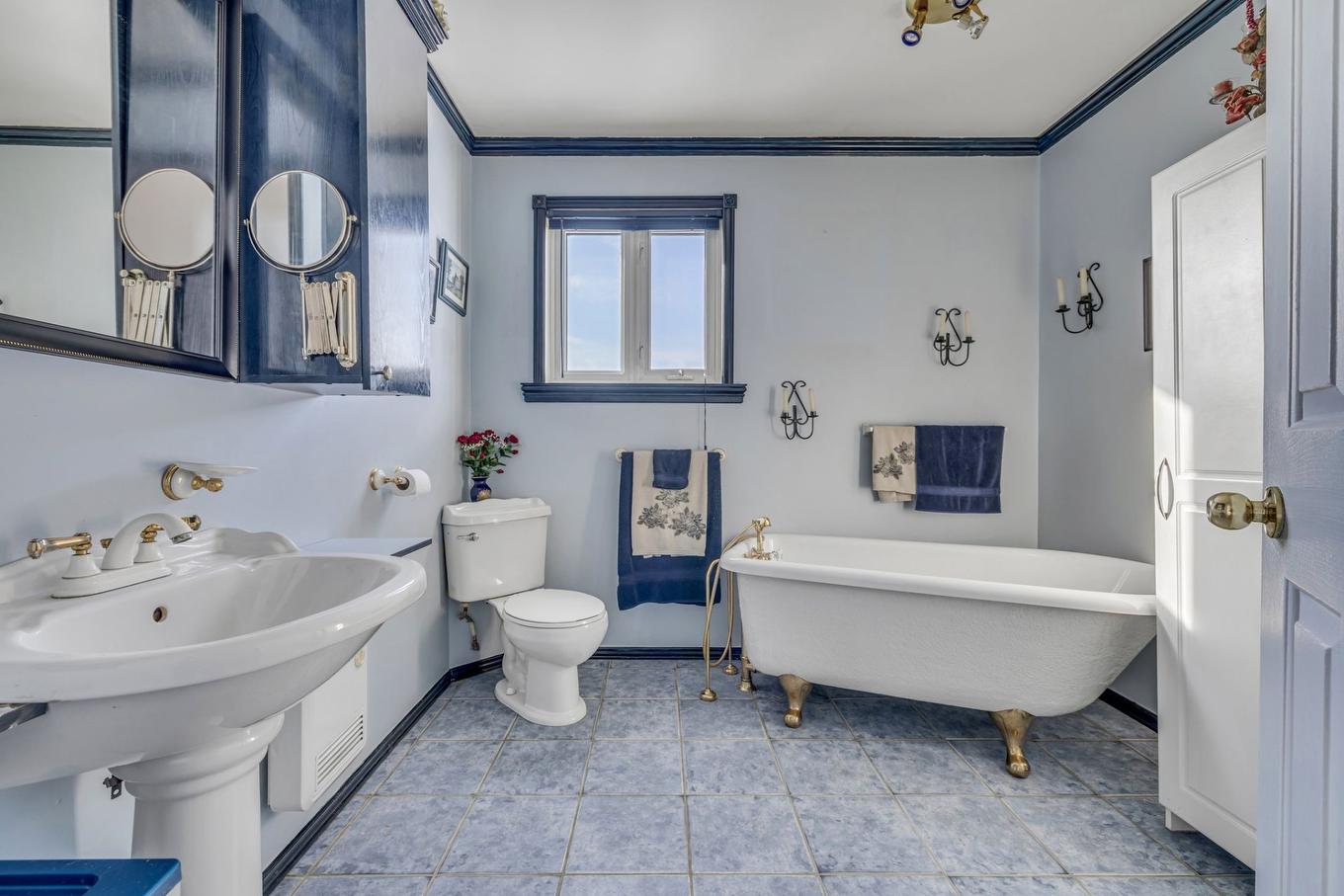 Bathroom - 3 Rue Du Trompe-Souris, Lévis (Desjardins), QC - Indoor Photo Showing Bathroom