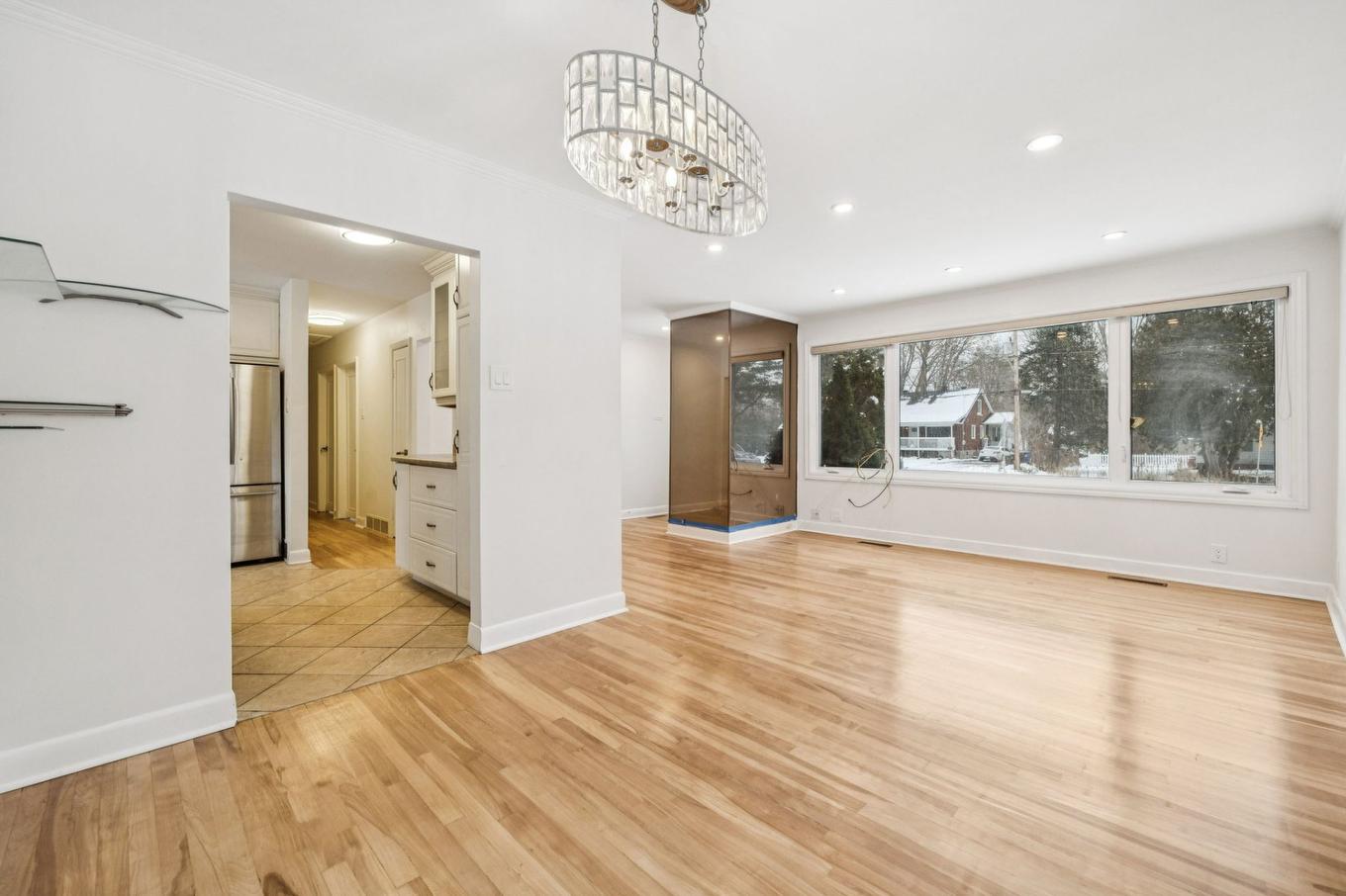 Salon - 44 Prom. Lakeview, Gatineau (Aylmer), QC - Indoor