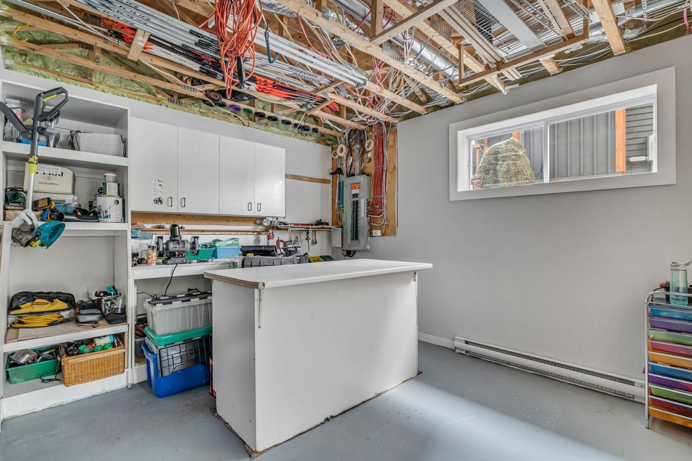 Atelier - 57 Rue De La Traverse, Beaupré, QC - Indoor